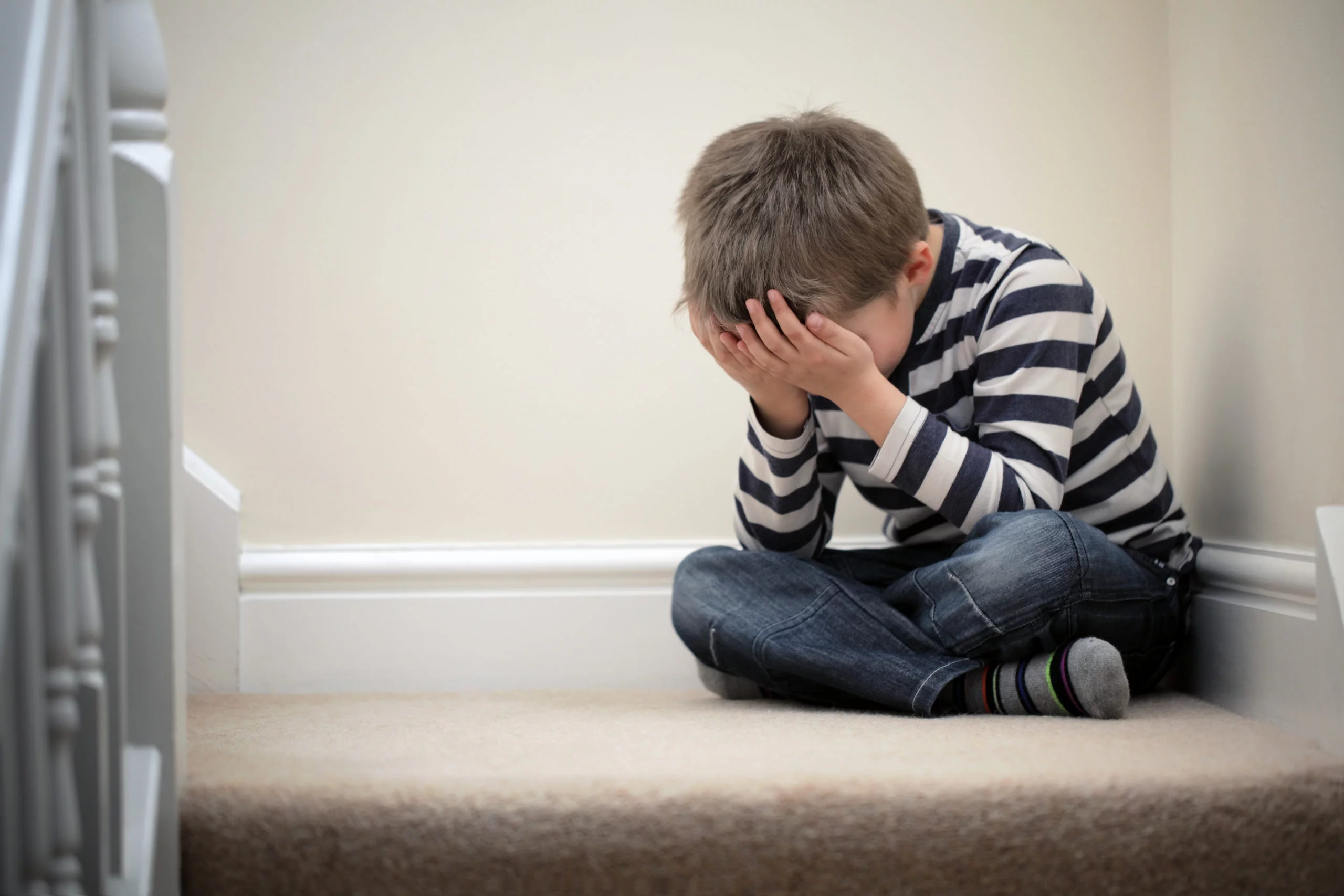 Traumatisme psychique chez l’enfant : mieux comprendre la « lunette menaçante »