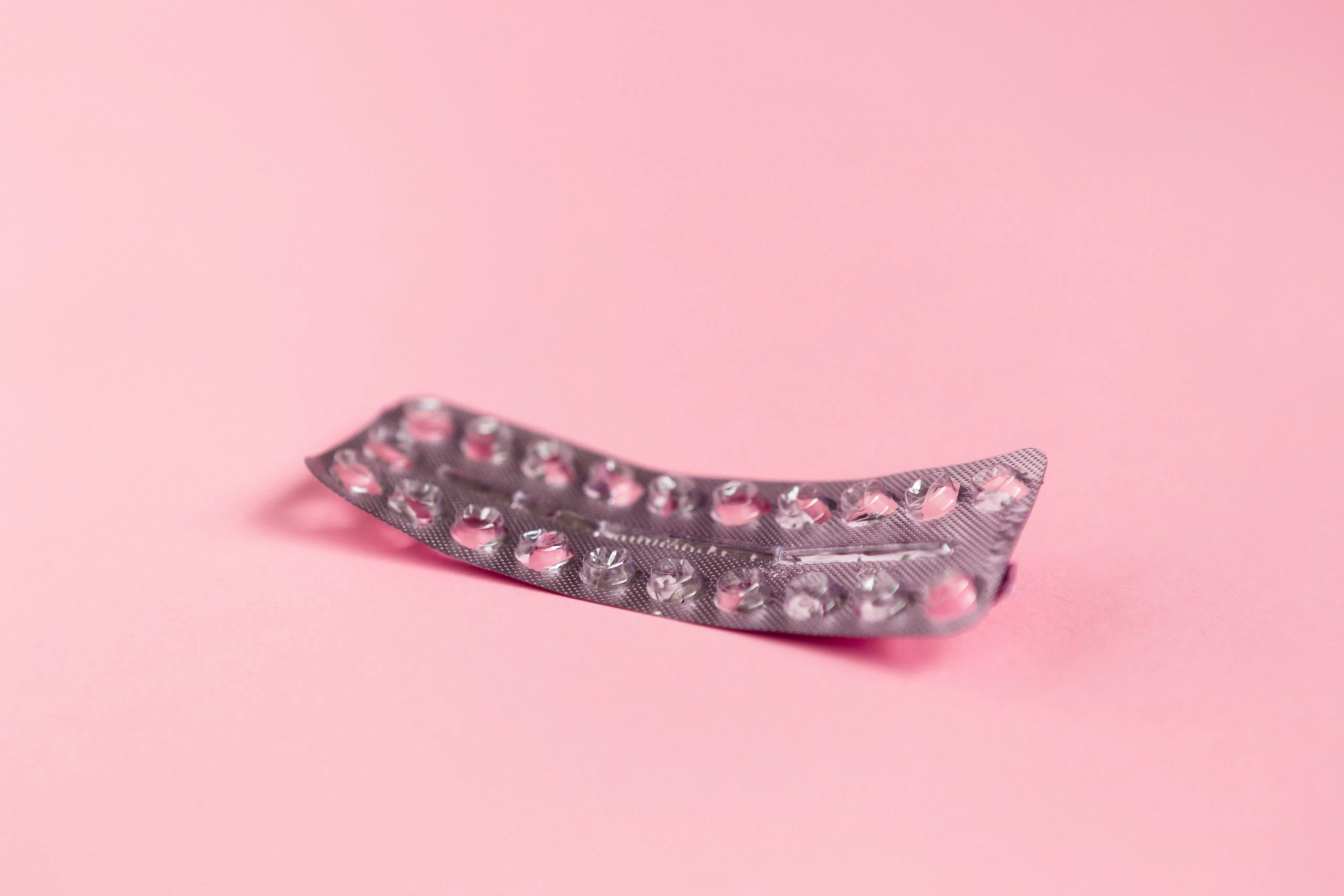 Contraception hormonale, stress et cœur : un lien différent en cas de PTSD